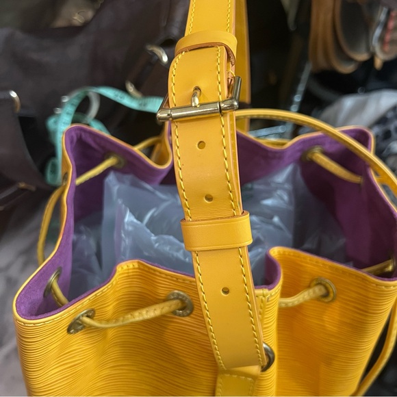 Vintage Louis Vuitton | Petit Noe Yellow EPI Bucket Bag - Picture 11 of 16